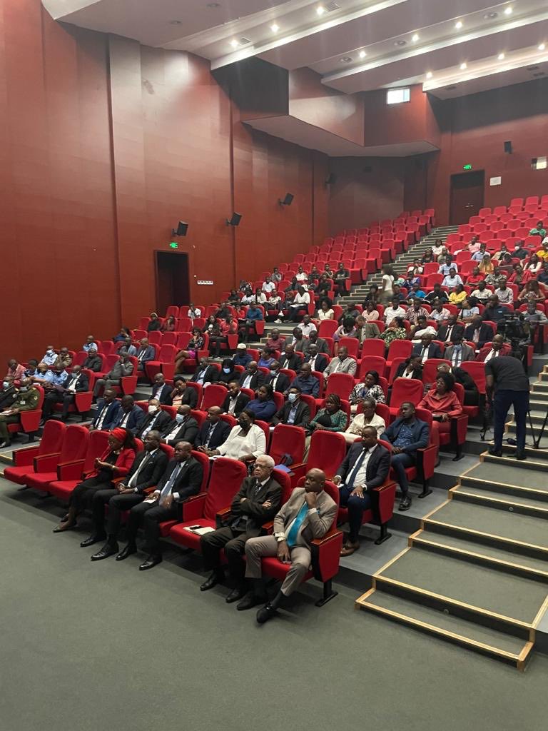 AgostinhoVd's tweet photo. Tive a honra de participar (28.11.2022)da conferência “Diplomacia e Segurança Internacional”, realizada em Luanda pela (e na) “Academia Diplomática Venâncio de Moura”.Foi um bom exercício de troca de ideias sobre política externa.Bem Haja a Academia Diplomática Venâncio de Moura! https://t.co/nMQ3HXQrJY