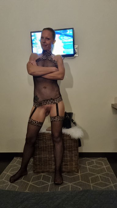 Tussen 2 klanten door , hij wil voetbal zien en ik wil sex : compromissen sluiten 🤷🏼&zwj;♀️😅🔥 https://t.<a href="/tag/xhamster"class="tags"><span>#xhamster</span></a>