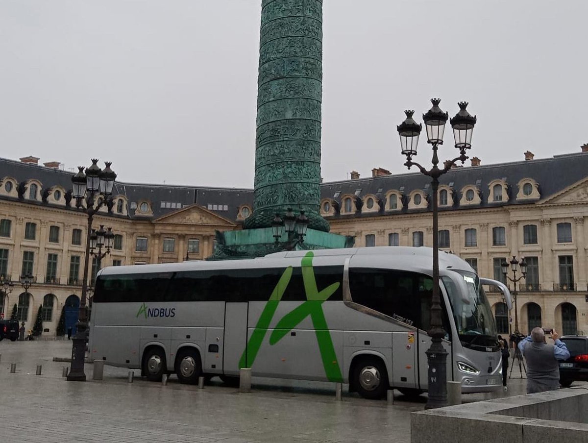 andorrabybus's tweet photo. Aquest passat cap de setmana hem estat a París. 🌞🌙De dia o de nit ➡️ Una ciutat que sempre sorprèn .
.
#andbus #andorratravellers #busforall #buspertothom #visitandorra #andorraworld #AndbusClass💚💙 https://t.co/cIpMvlTia8