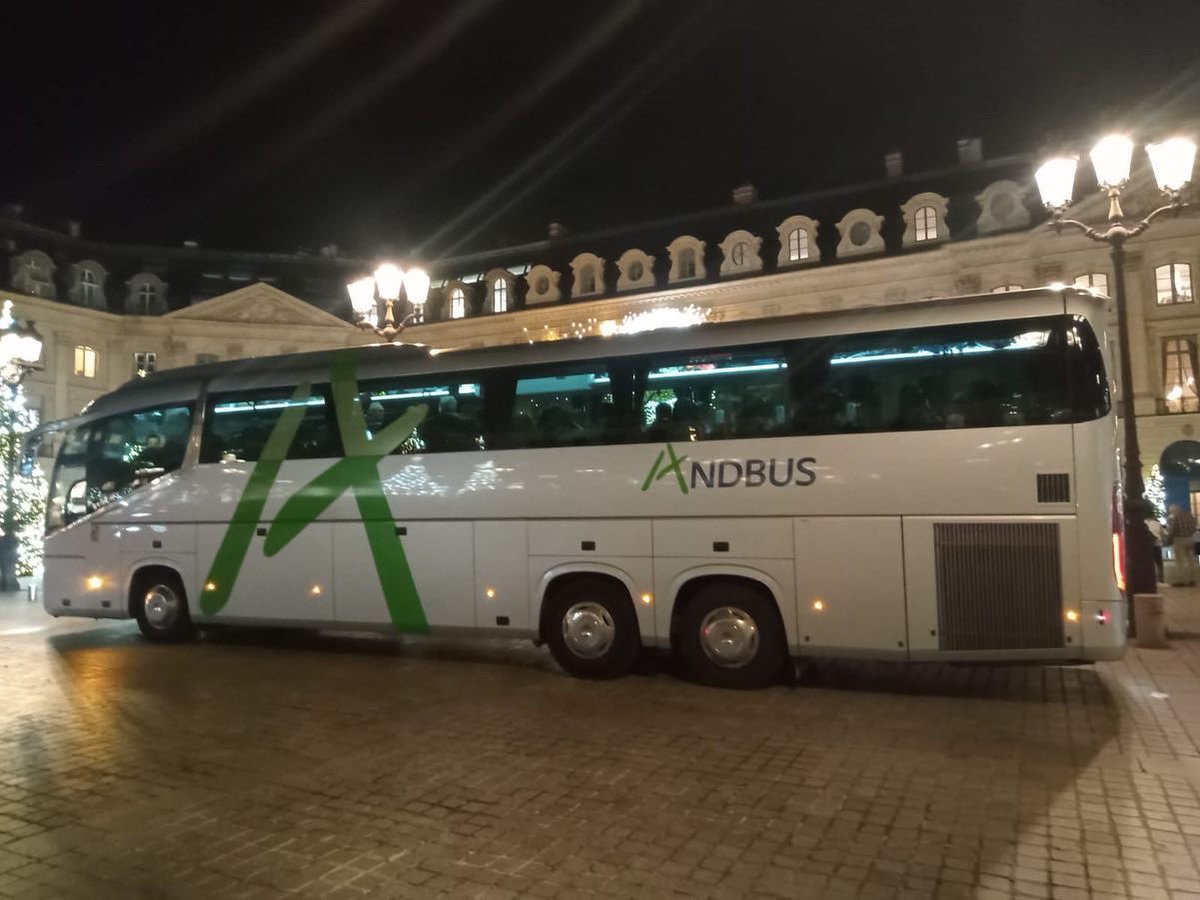 andorrabybus's tweet photo. Aquest passat cap de setmana hem estat a París. 🌞🌙De dia o de nit ➡️ Una ciutat que sempre sorprèn .
.
#andbus #andorratravellers #busforall #buspertothom #visitandorra #andorraworld #AndbusClass💚💙 https://t.co/cIpMvlTia8
