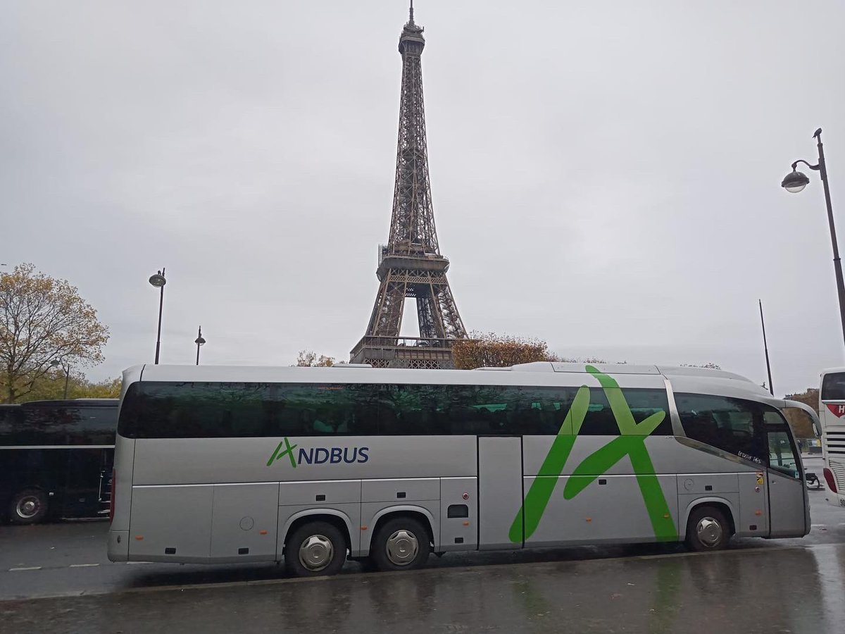 andorrabybus's tweet photo. Aquest passat cap de setmana hem estat a París. 🌞🌙De dia o de nit ➡️ Una ciutat que sempre sorprèn .
.
#andbus #andorratravellers #busforall #buspertothom #visitandorra #andorraworld #AndbusClass💚💙 https://t.co/cIpMvlTia8