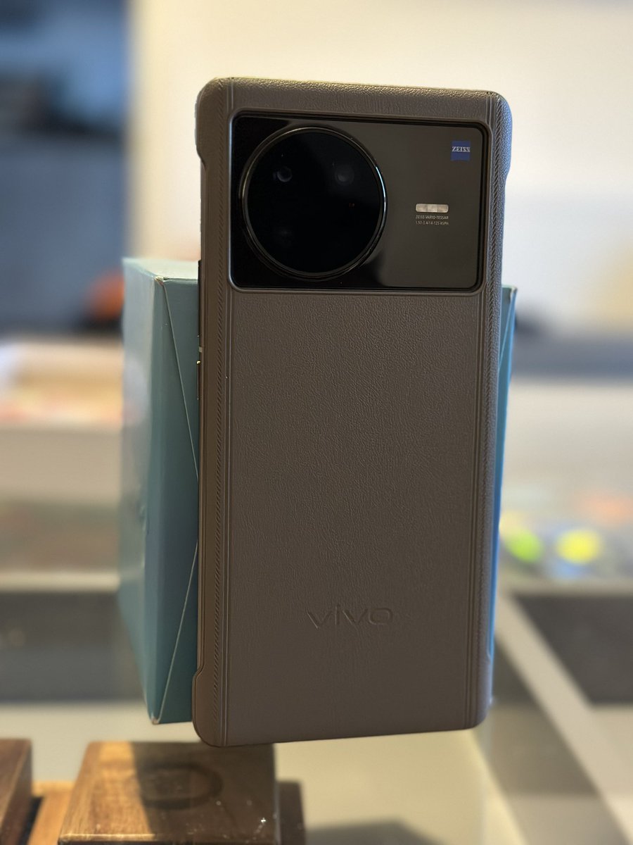 AverageDad1607's tweet image. Best camera system for under £1k?!

@Vivo_India #xnote