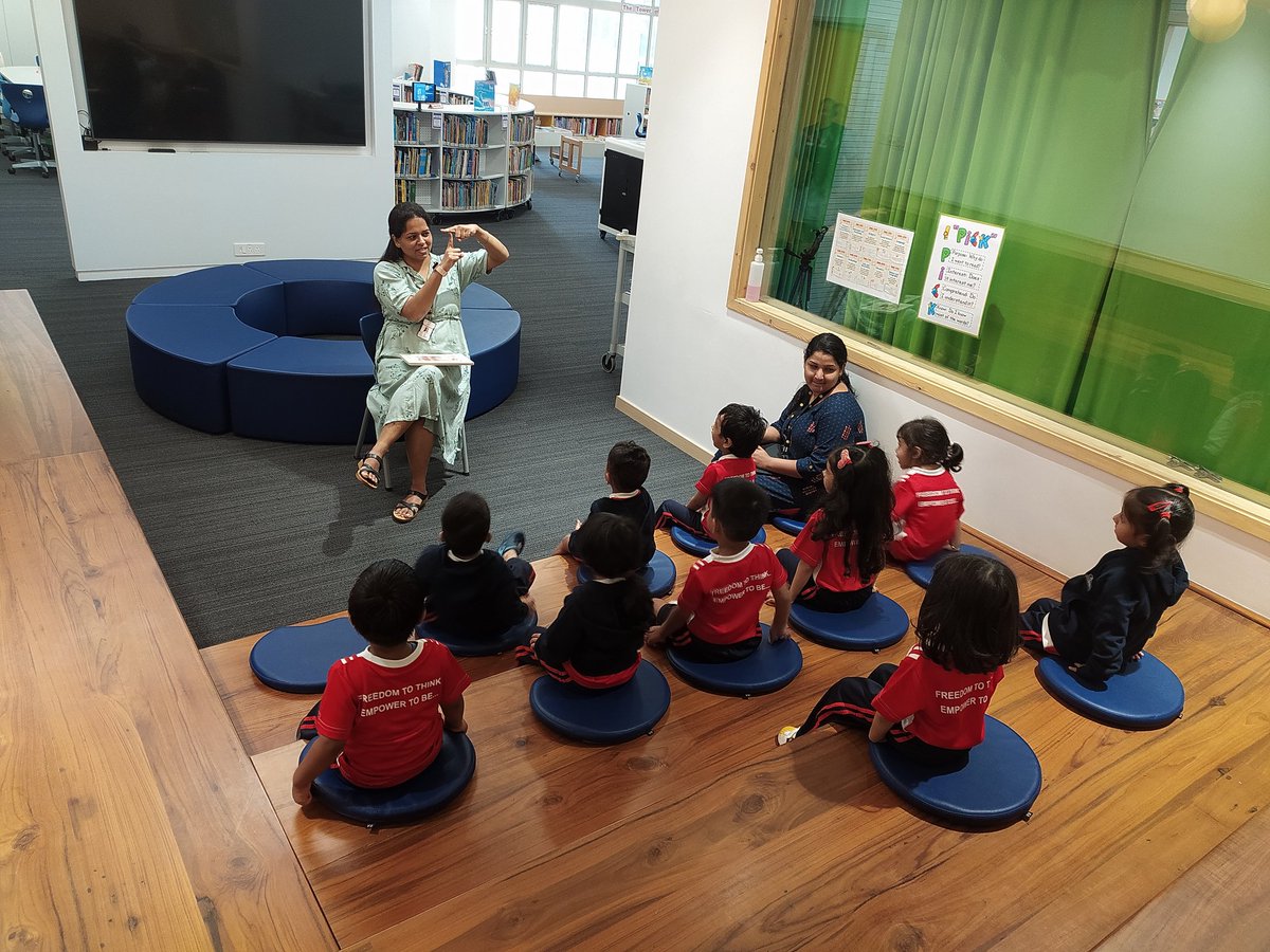 jyotims49's tweet photo. It's always a pleasure to be a part of @BhonslayAnupa  #readaloud sessions. Nursery ss enjoyed the story #picturebookweek in HOP. @oismumbai @OISLearningHub @nehaminda @virani_sana @veenadsilva https://t.co/wGVSA05OUo