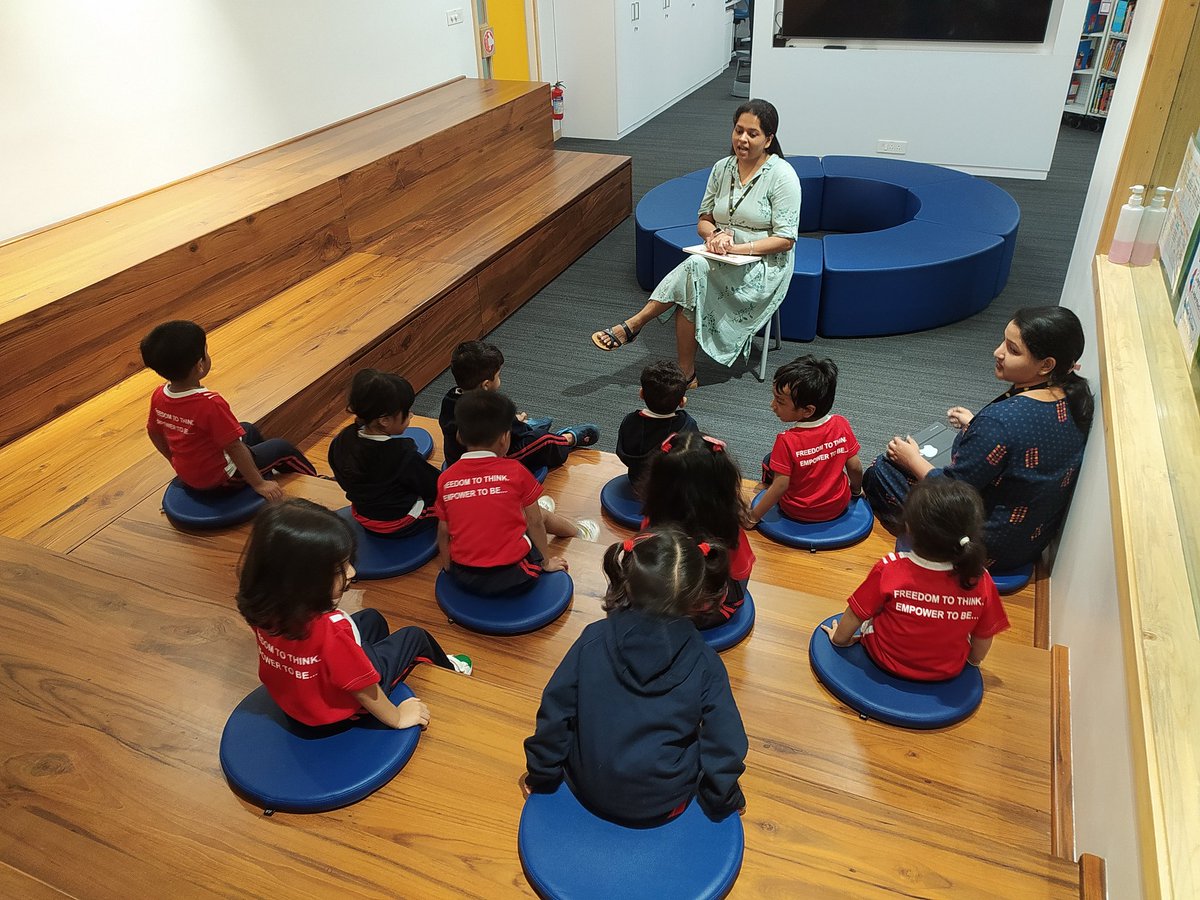 jyotims49's tweet photo. It's always a pleasure to be a part of @BhonslayAnupa  #readaloud sessions. Nursery ss enjoyed the story #picturebookweek in HOP. @oismumbai @OISLearningHub @nehaminda @virani_sana @veenadsilva https://t.co/wGVSA05OUo