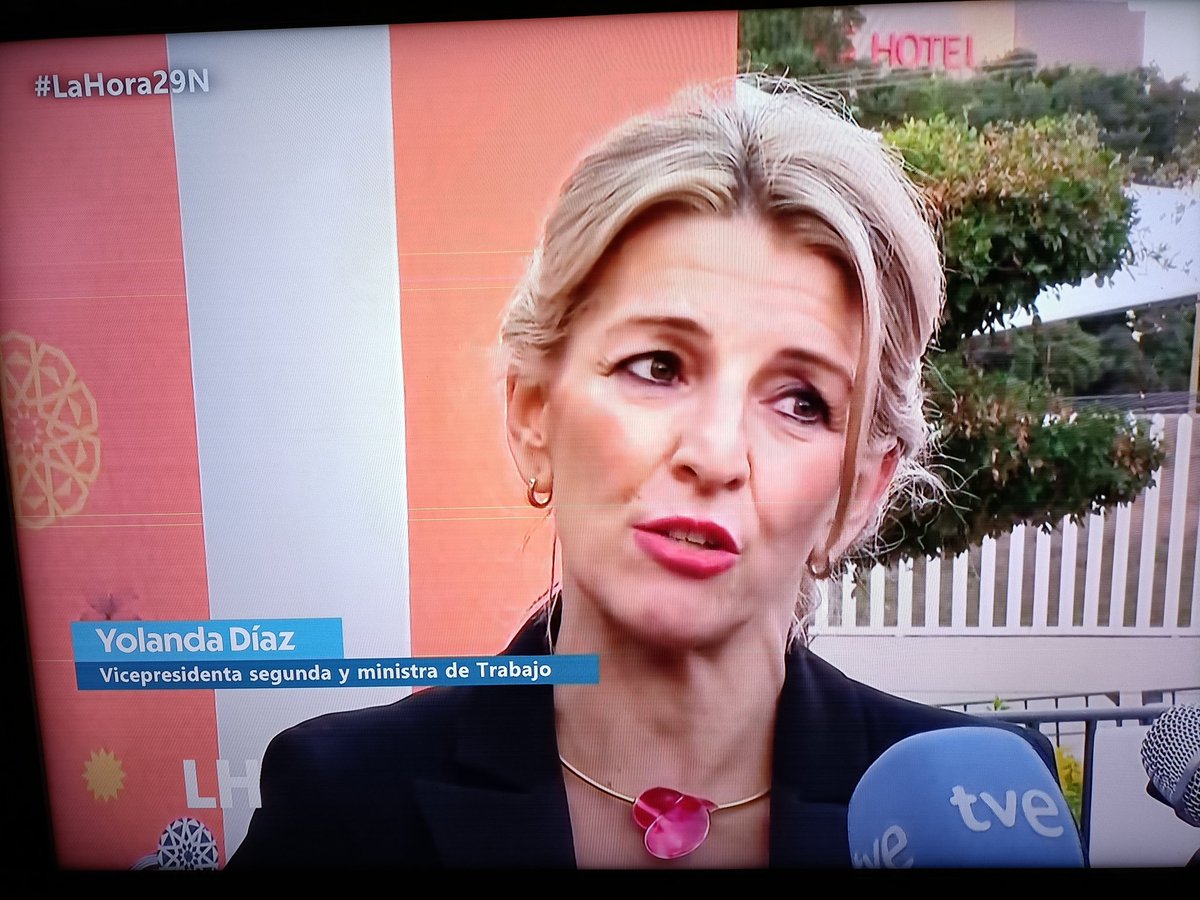 No se puede decir más claro. Hasta el bobo d carrito d Errejon, lo tiene claro. Ésta no monta una plataforma, sino un partido político con el cual, espera pactar !!