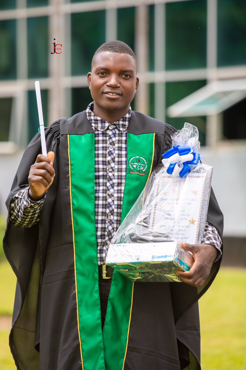 Berac_Auto's tweet photo. Congratulations to our mechanic on the go for graduating with honors. Dream about success and strive towards its achievement. #ZedTwitter #BeracAuto #business https://t.co/Sa56C6CLqq