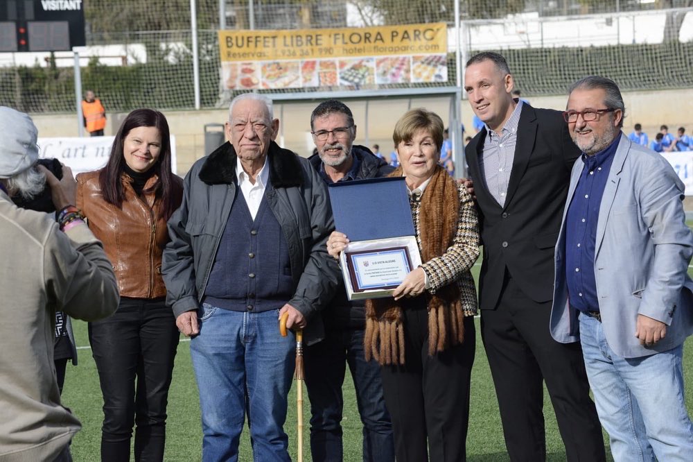 UDVistaAlegre's tweet photo. Gracias al buen hacer de la colaboración entre la UDVA @humaes_ (de la mano de @EstebanoficialC e @ivanvidarte1) hemos crecido en más de 100 jugadores esta temporada. 

⚽️ El fútbol, un estilo de vida para el pueblo. https://t.co/e2v0KUEcMB