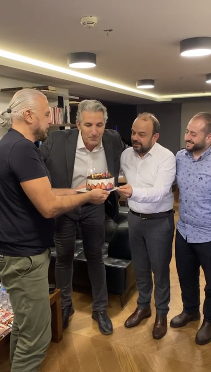 serhatibrahim's tweet photo. #NetBakis’ta, Nedim Şener’in 40’tan gün alışını kutladık…
Nice sağlıklı yaşlara.
@nedimsener2010
@mhulkicevizoglu
@meteyarar
@gylmaz https://t.co/3z36OTBeZy