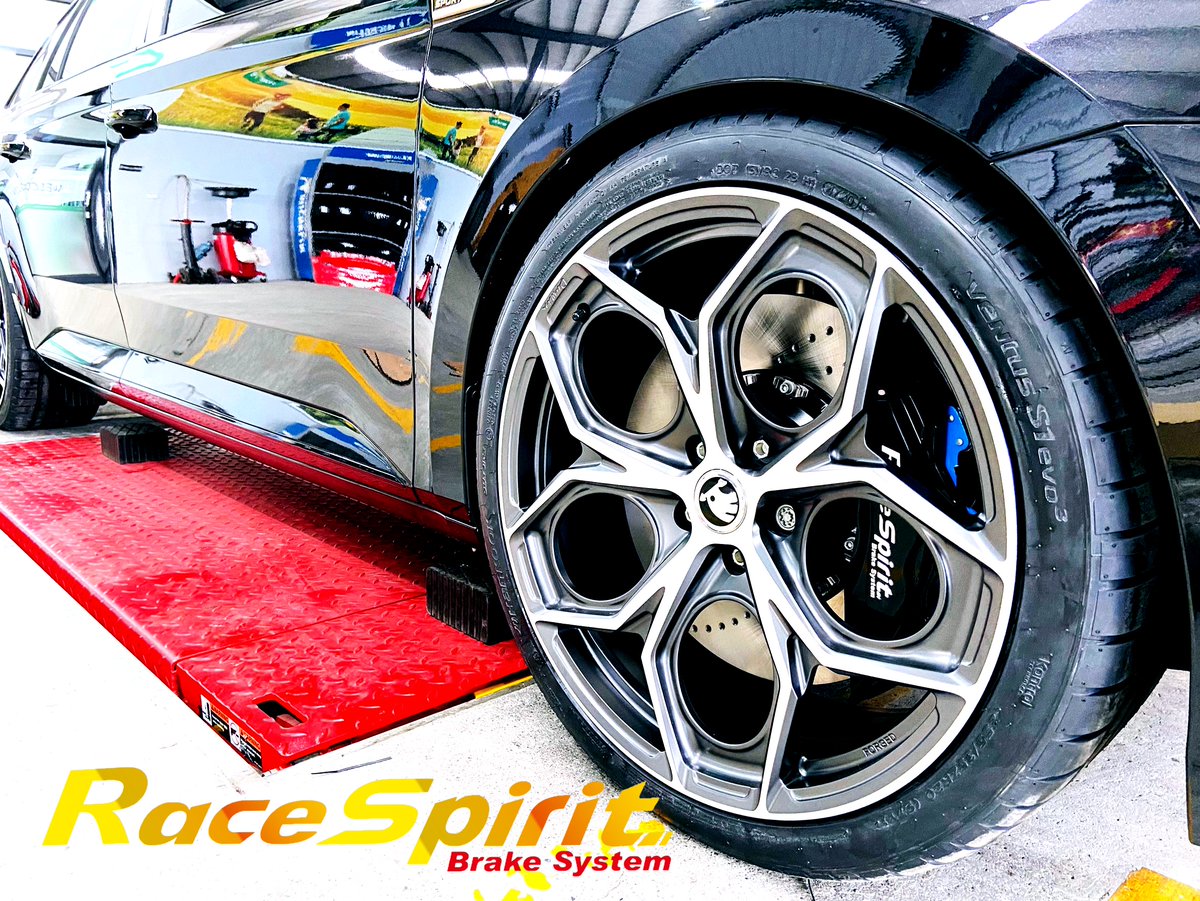 MING_YAO_MYS's tweet photo. Race Spirit Brake System Customize for SKODA SUPERB COMBI 2.0TSI L&amp;K

Front:
1. 6pots racing calipers+380mm drilled rotors
2. Sport version brake pads
Rear:
1. HHC 370mm enlarge discs

#skoda #superb #brake #brakesystem #calipers https://t.co/2CsgLg0BXH