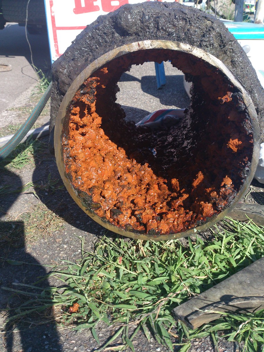 #いいにくいことをいう日

公共事業削減という気分だけの安直な意見から、人手不足・予算不足で更新が遅れてる水道管、こんなんなってたりします。

公共事業削減って言ってた人達、どうぞご覧ください。