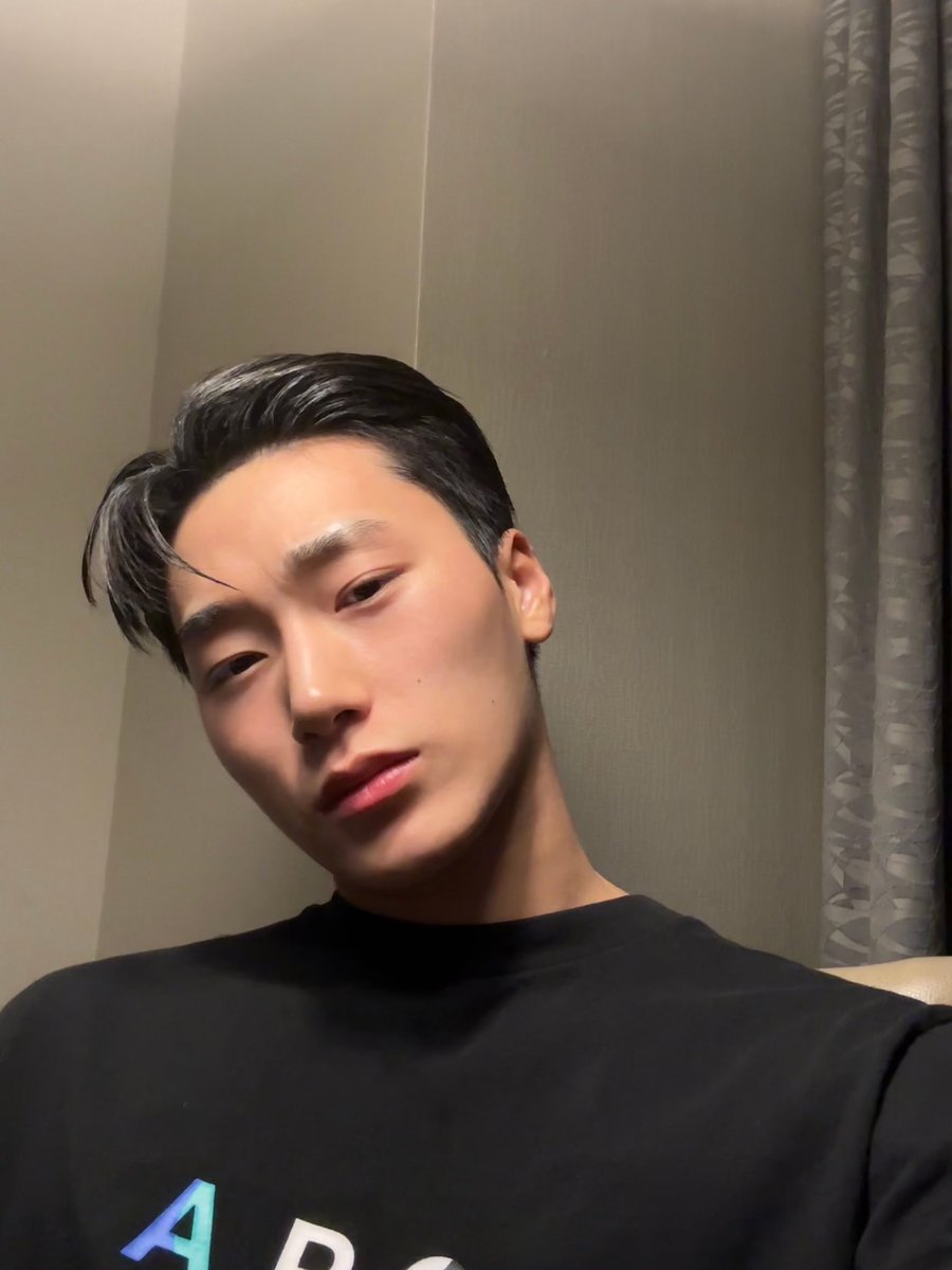 sansbub's tweet photo. ⛰[pic]
⛰ah…washing up is bothersome
⛰ㅋㅋㅋㅋㅋㅋㅋㅋㅋ
⛰i did some workout and washed up
⛰so i’m stopping by for a while
⛰tomorrow there’s a fansign right
⛰since i won’t use my body it’s fine!
⛰normal camera
⛰i was gonna sleep but it seems like my body isn’t sleepy.. https://t.co/f7VpN1a1Kp