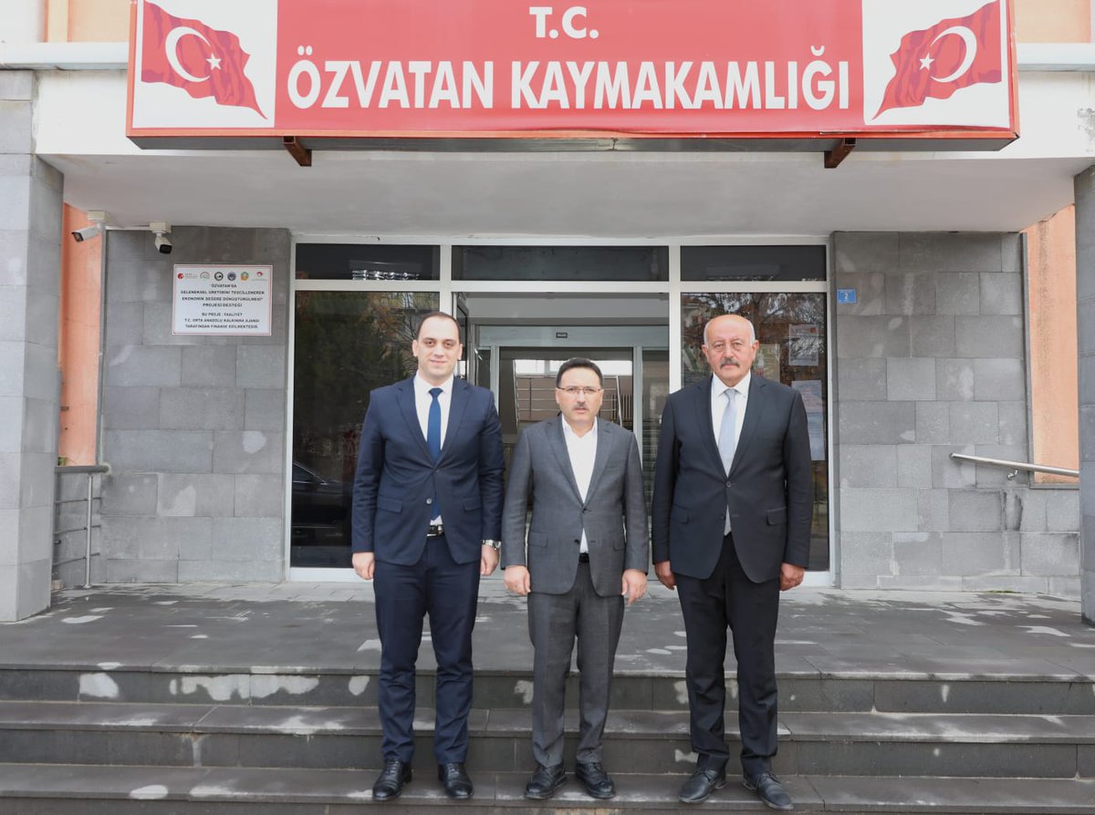 kayserivaliligi's tweet photo. Valimiz Sayın Gökmen Çiçek, Özvatan Kaymakamlığını ziyaret ederek, Kaymakam Yakup Hacıismailoğlu'ndan, ilçenin tarihi, ekonomik ve kültürel yapısı hakkında bilgiler aldı. https://t.co/G9bIMrhi7k