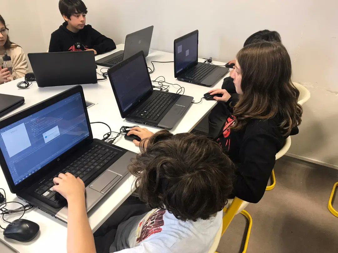 ✨6.sınıf öğrencilerimiz Kodlama ve Robotik dersinde Python programlama dilini kullanarak grafik arayüz butonu oluşturdular.
#ilikecoding. #coding #pythonprogramming
<a href="/busraaltuntasbk/">Büşra Altuntaş</a>
<a href="/akkay_esra/">Esra Akkay</a>
<a href="/Deryaapolatt/">Derya Polat Öztürk</a>