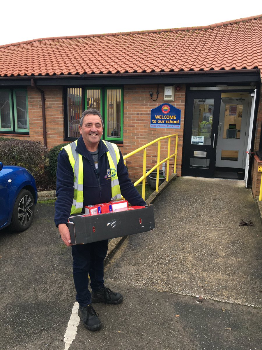 LionsFileyClub's tweet photo. yesterday we were out with Xmas trees from Redcliffe Farm.5 bought,they were donated along with large boxes of Kit-Kats to schools in the area.Thanks go to Filey Infants/Juniors,Filey Top School,Hunmanby Primary,Hertford Vale for such warm welcomes. #filey @redcliffefarmsh https://t.co/sFJygECaZ4