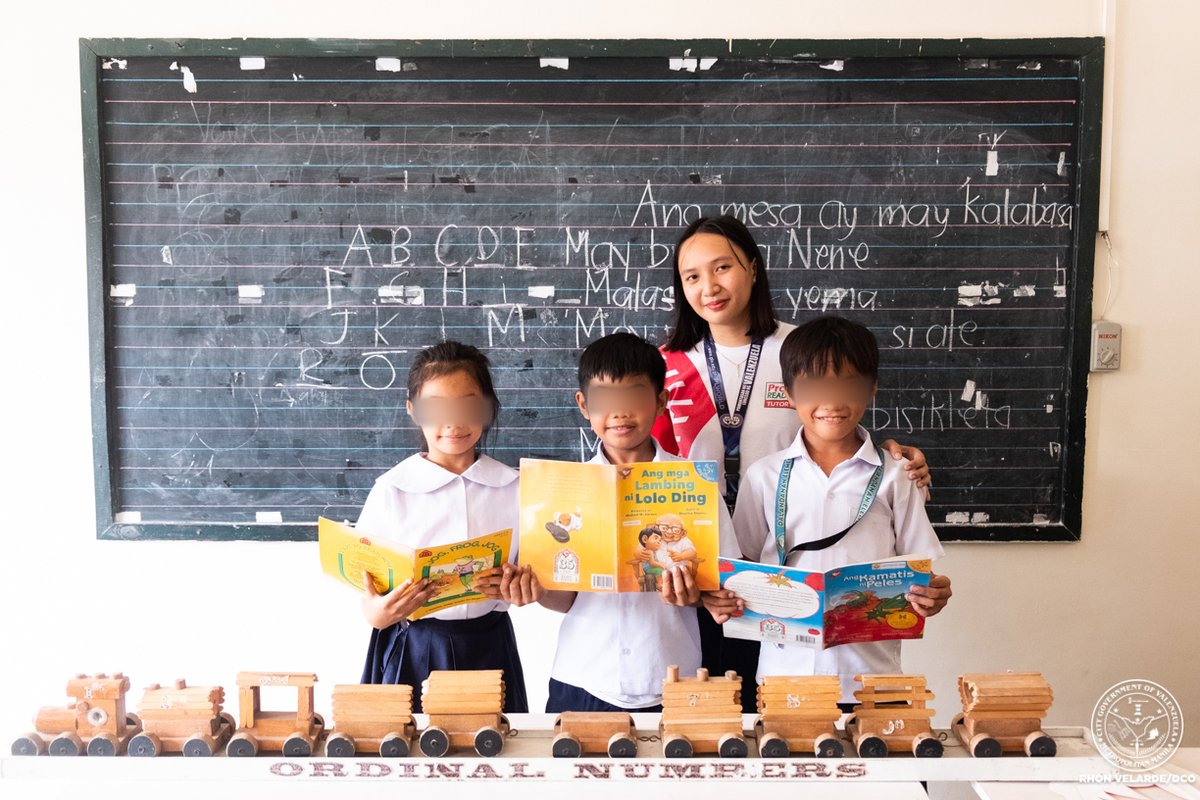 valenzuelacity's tweet photo. TINGNAN: Ginanap ang huling araw ng #ReadingTutor Program ni Congressman @rex_gatchalian sa lahat ng public elementary schools sa ating lungsod ngayong araw, Nobyembre 29, 2022. https://t.co/Apxb5OVeQk