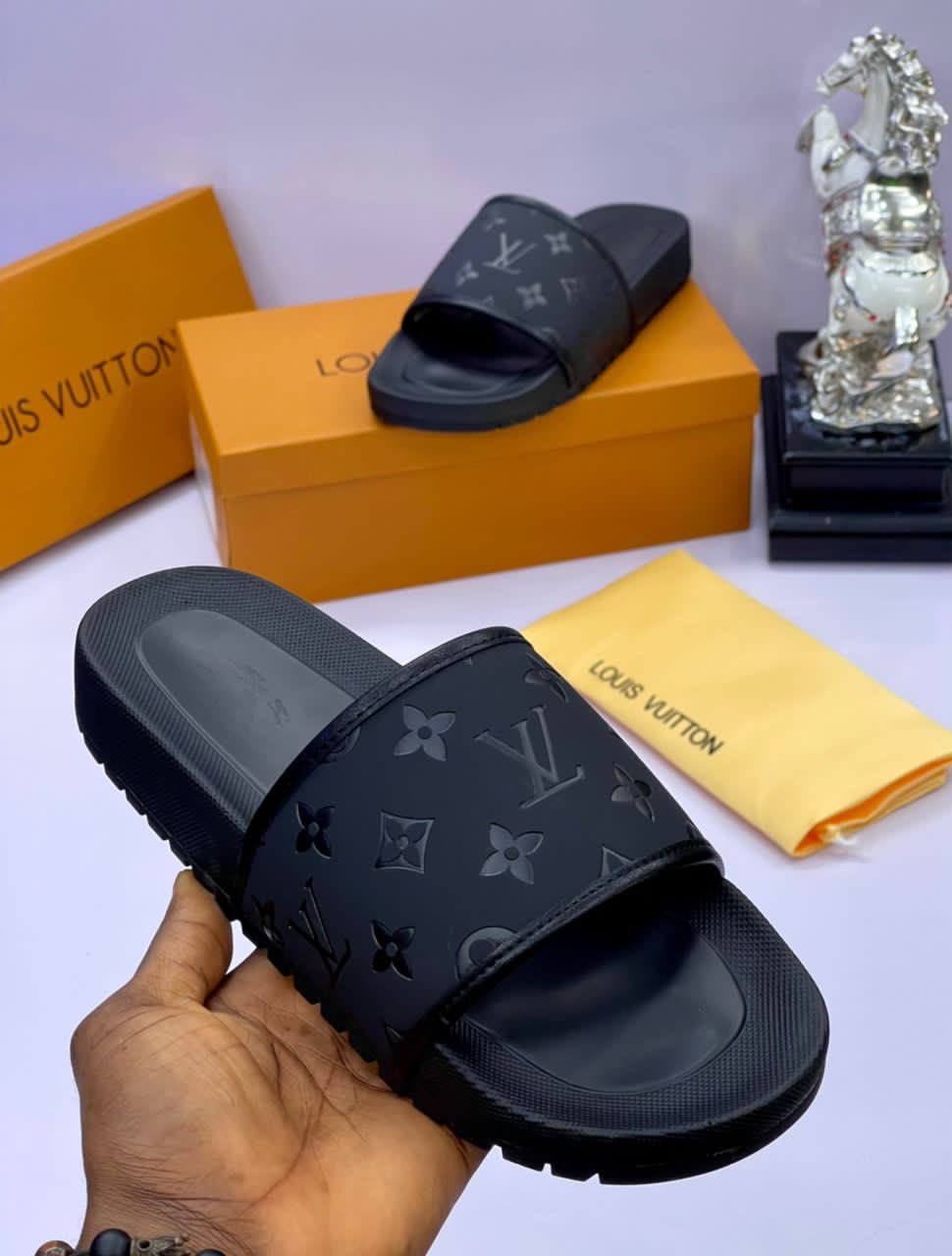 Louis Vuitton Slideshow on Style.com