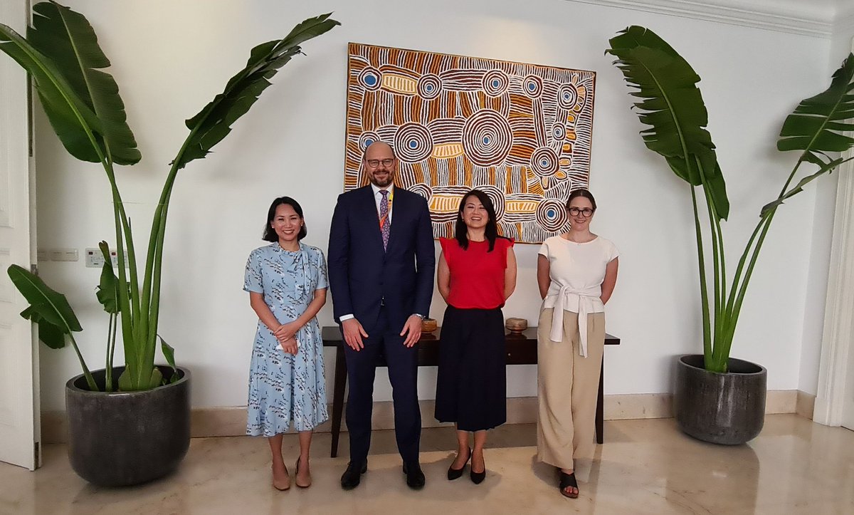 Sharon__Seah's tweet photo. Had a good meeting with @AusAmbASEAN and Amelia Long with my colleague Joanne Lin discussing ASEAN. Was really good to meet again after 2.5 years of the pandemic. Thanks for the hospitality Amb! https://t.co/erj2uWSJ2q