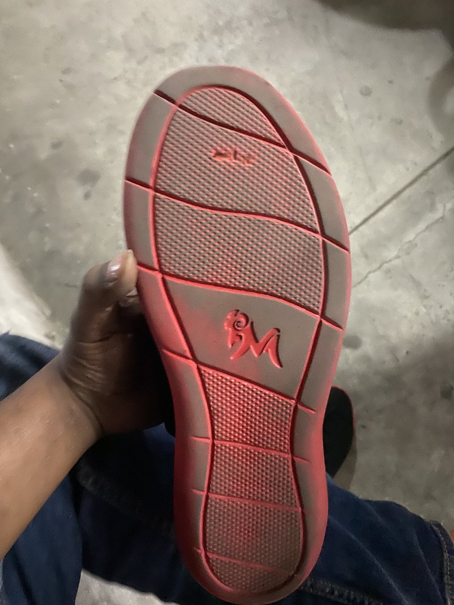 lyricsoham's tweet photo. @NeemansOfficial DO NOT MAKE CRAPPY SHOES AND SELL THEM IN THE NAME OF ENVIRONMENT…WHO WILL BEAR MY MEDICATION COST FOR UR UNDERPERFORMING SHOES NOW?? GROSSLY DISAPPOINTED 😡 https://t.co/OW3dDIBhbP