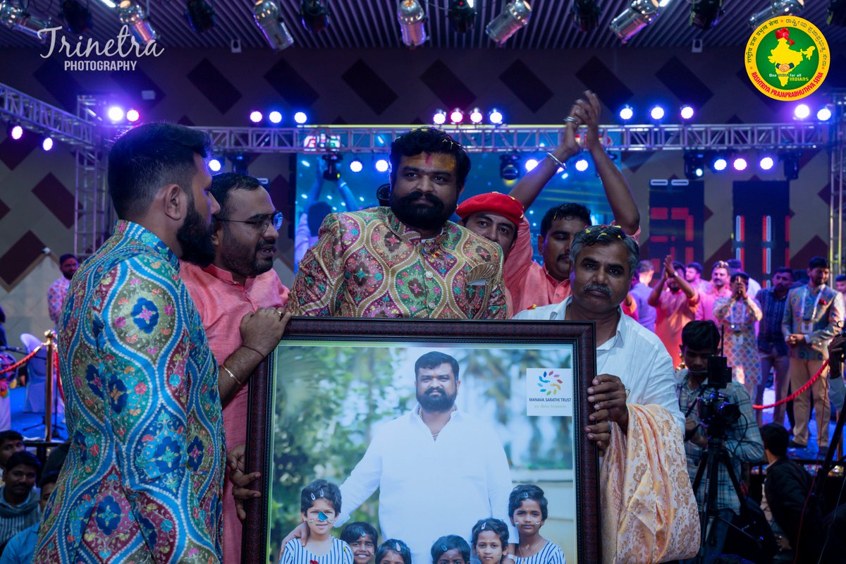 kunwar_rmd's tweet photo. #thankyou #bengaluru #northindian #uttarbhartiya #pravasi #rashtriyaprajaprabhuthvasena #rps #rakeshmdesharla #kunwarrmd #rakeshji #14thnovevent #rakeshmdesharla #rmd #trinetraphotography_official #rashtriyaprajaprabhuthvasena #JoinRPS https://t.co/bME4MDyzco