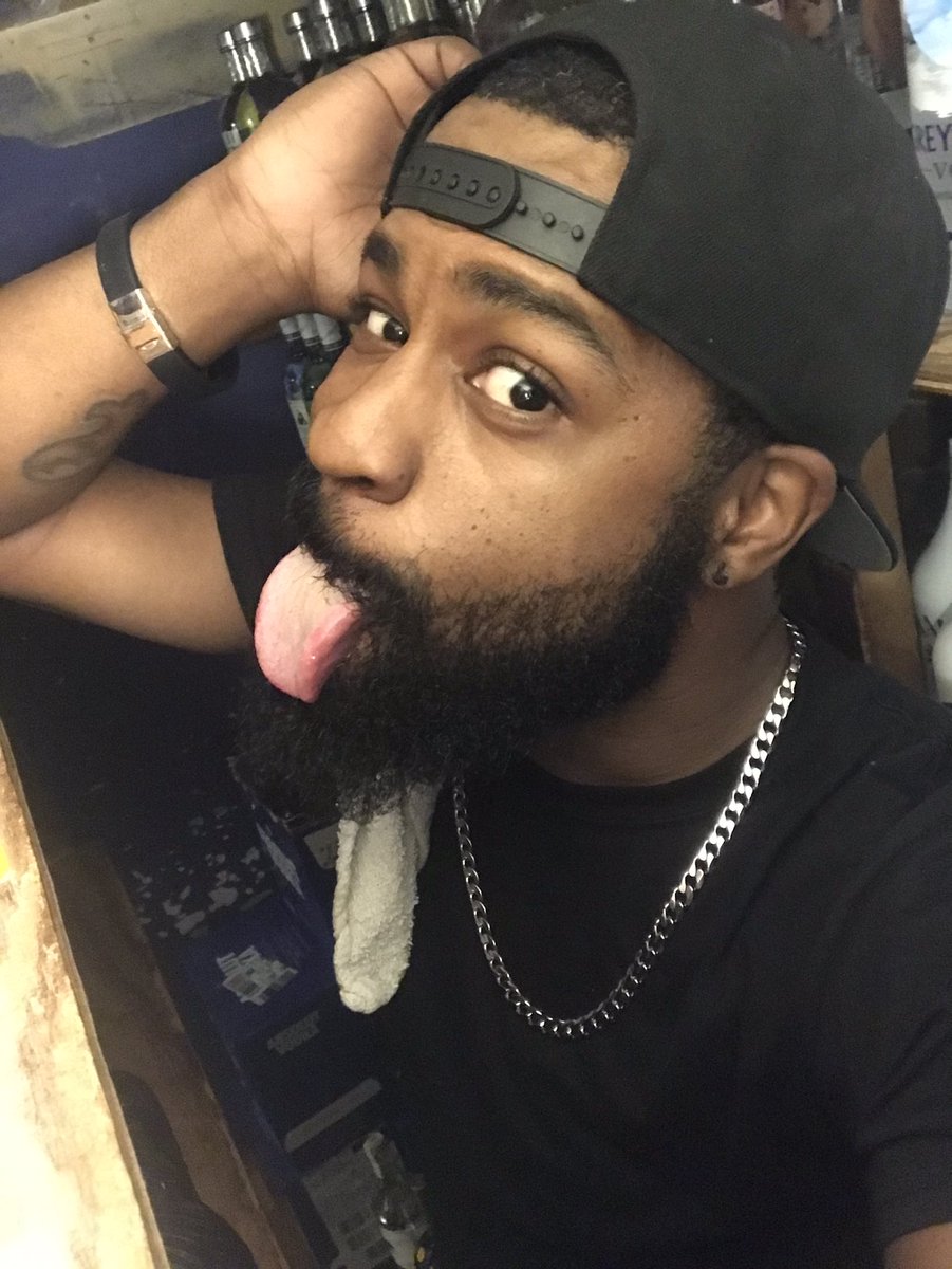 GoochieBitch's tweet photo. @LuvThickBros #thickdudes definitely do it better in my opinion. https://t.co/f8WpIQhs6N