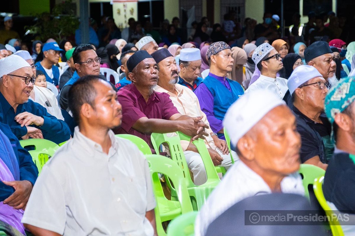 abdulhadiawang's tweet photo. Ceramah Umum PRK DUN Tioman 
 
Alhamdulillah, malam tadi, saya berkesempatan bersama dengan calon Perikatan Nasional DUN Tioman, para pimpinan kawasan, dan seluruh hadirin sempena dengan bahang pilihan raya yang masih belum berakhir. https://t.co/cdUhnIZOLc