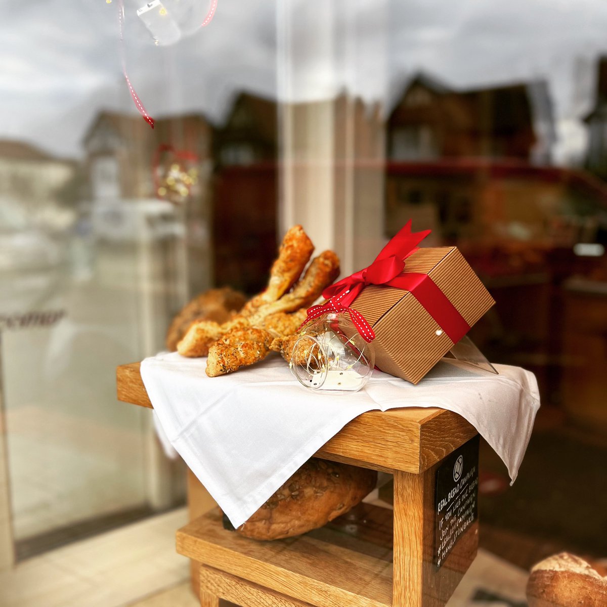 HambletonBakery's tweet photo. What’s on your Christmas wish list this year 🥂 someone else to make the mince pies &amp; cheese straws…. well we can help you out there and much more💫  #christmasmadeeasy #christmasiscoming  #chocolateshortbread  #finnishgingerbread #minichristmascakes #traditionalchristmas https://t.co/jaZywUPOu5