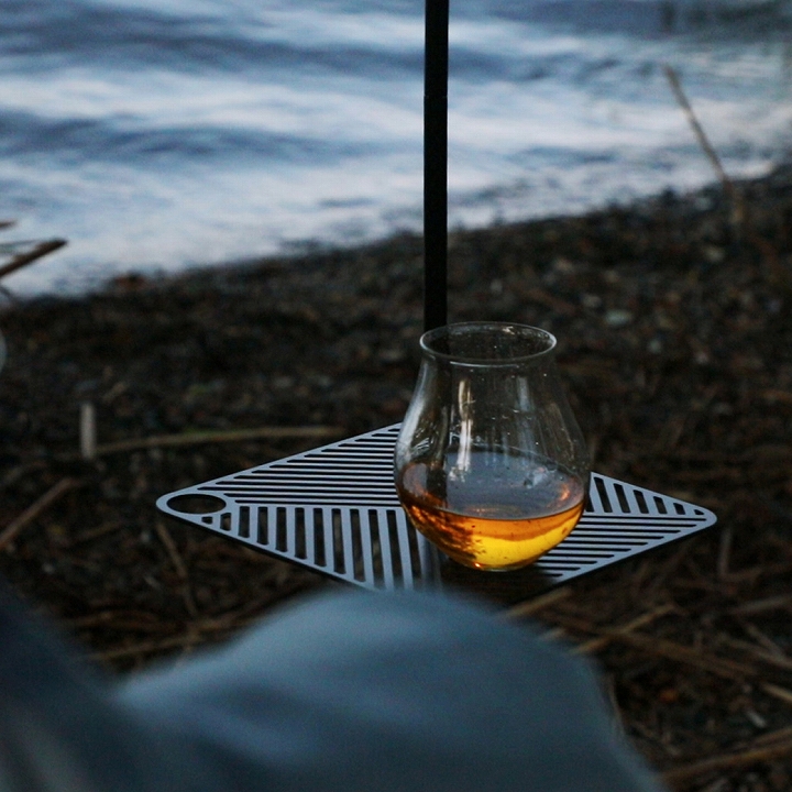 DeffCorporation's tweet photo. ドライカーボンをふんだんに使ったコンパクトで使い勝手の良いテーブル「CARBONE MONOPOLE CAMP TABLE」を発売開始いたしました！
https://t.co/ZUlBo8Ep8J

#camp #campgear #camping #solocamping #ulcamp #ulgear #deff #ディーフ #ソロキャンプ #ドライカーボン #キャンプ好きな人と繋がりたい https://t.co/AvFXig4Yu4