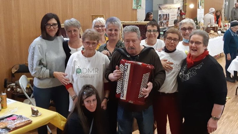 ADMRduJura's tweet photo. #événement #association #bénévoles
Retour en images sur le #Marché de #Noël d'#Orgelet organisé ce samedi 26 novembre par l'Association locale #ADMR d'Orgelet ! 😄🎄 https://t.co/aSn0ngsmj8
