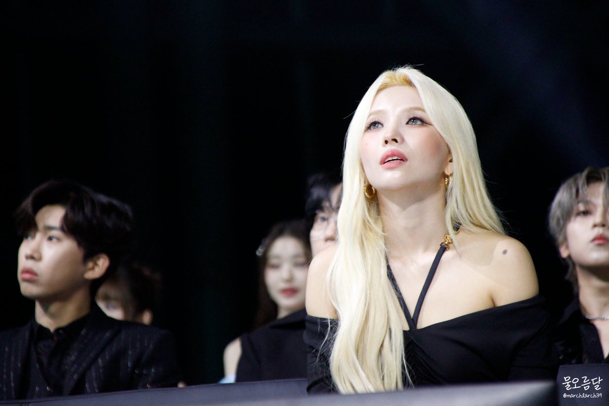 marchlarch39's tweet photo. 221126 MMA 가수대기석 (여자)아이들
진짜 소연언니 이날 렌즈 정보 넘 궁금..🫠 딱 내가 찾던 렌즈ㅠㅜ 물론 내가 낀다고 이 분위기가 나는건 아님🤫
#MMA #MMA2022 #GIDLE #여자아이들 #GIDLEatMMA2022 #SOYEON #소연 https://t.co/MseovcMyw6