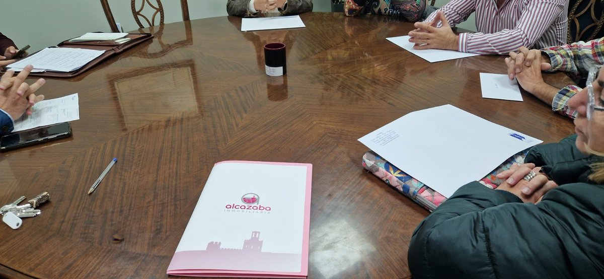 rakkelrg's tweet photo. 📍 Hoy día especial para mis 10 clientes, 8 vendedores y 2 compradores. 
Operaciones que hacen que se vea más el trabajo que hacemos los agentes inmobiliarios:  cómo mediamos , cómo negociamos, cómo escuchamos.
Al final se trata de " ponerte en los zapatos " de la otra persona. https://t.co/OLct0zWEZo