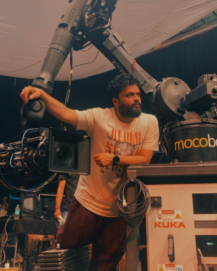 #Mocobot loved working with this Genius invention into the world of visuals,real new.... real mean machine, #forregn kannada movie,<a href="/AmbarPruthvi/">Pruthvi Ambaar</a> <a href="/MilanaNagaraj/">Milana</a>