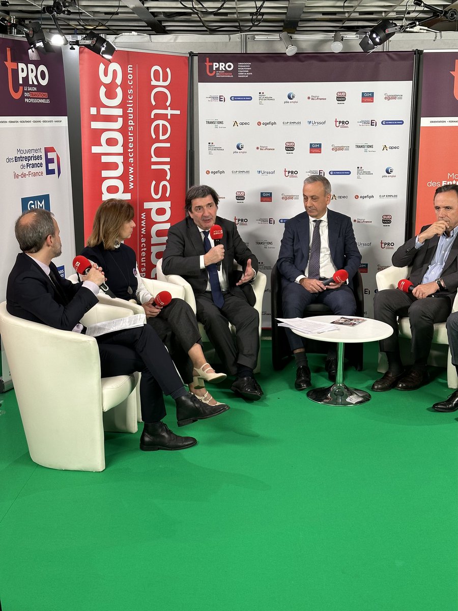 d_restino's tweet photo. #Tpro2022
Reconversion professionnelle ? Le groupe éducatif de la @CCI_Paris_IdF s'est engagé dans la #formation tout au long de la vie, l'individualisation et l'hybridation des parcours, permettant d'adapter le parcours de formation à l'apprenant.
@Medef_IDF https://t.co/FAu8xkJDjW