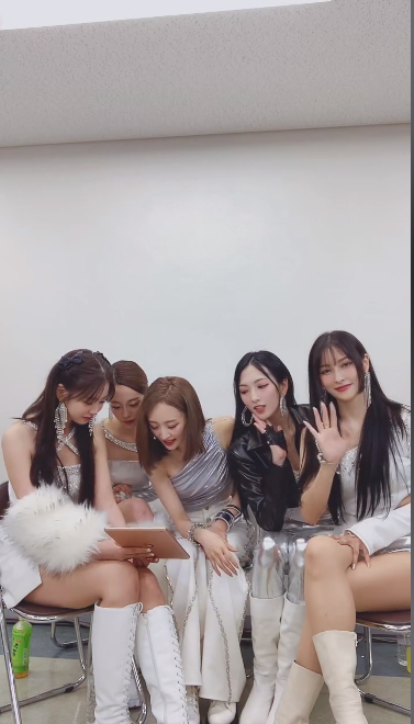 withkara's tweet photo. ❣️ สาวๆ KARA มา Live ใน TikTok แล้วน้า ตามมาๆ > https://t.co/3gQAq8pYPh

#KARA #카라
#MOVE_AGAIN #WHEN_I_MOVE https://t.co/70edYrGpMT
