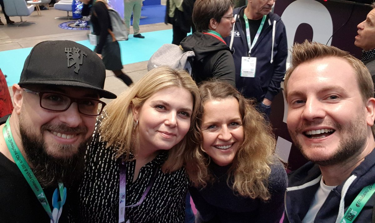 EdytaGorzon's tweet photo. Having fun and inspiring chats in the Experts Zone! 😀💜 #EPSC22 https://t.co/m0wbkWVIKy