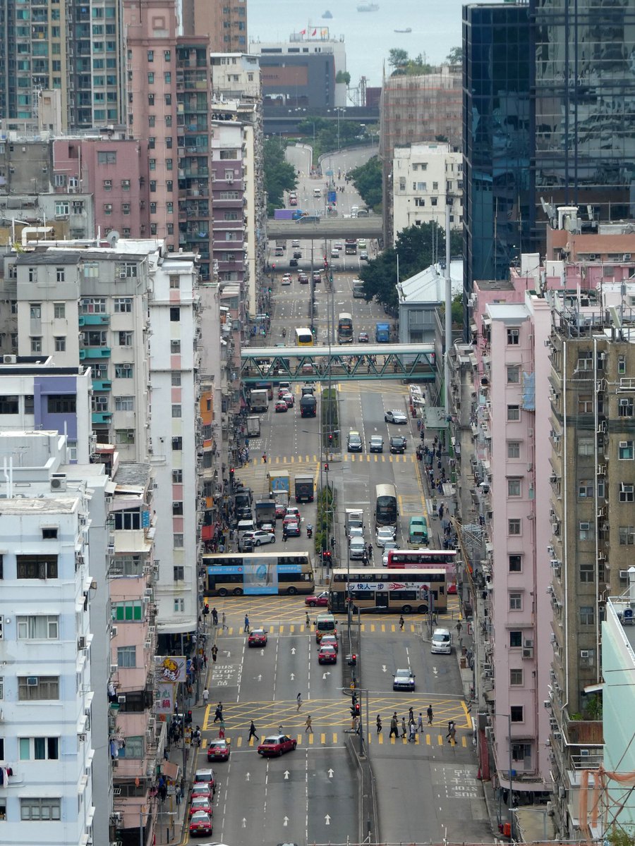 hychan0610's tweet photo. 典型香港舊區街景🏬 #香港舊建築 #香港城市建築 #hongkongoldbuilding #舊區 #olddistrict #深水埗 #shamshuipo #建築写真 #architecturephotography #城市攝影 #cityphotography #街道攝影 #streetphotography https://t.co/H2xo31Z2dN