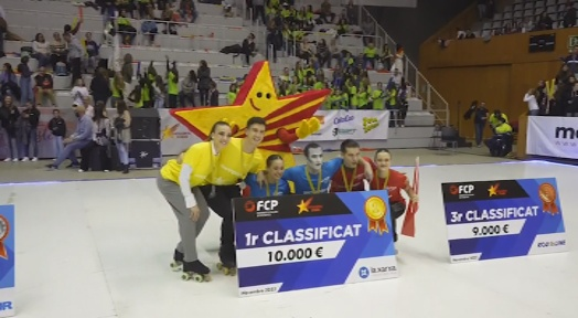 CanalTerrassa's tweet photo. 🥇🛼| L'equip blau dels egarencs Bou, Valiente i Dalmau guanyen el cinquè #CatalunyaStars que va omplir dissabte el pavelló Fontajau de #Girona

▶️Crònica i declaracions a https://t.co/zcHEEzqnk8 #Terrassa #esportstrs #patinatgeArtístic @FCPatinatge https://t.co/0if64ahBzo