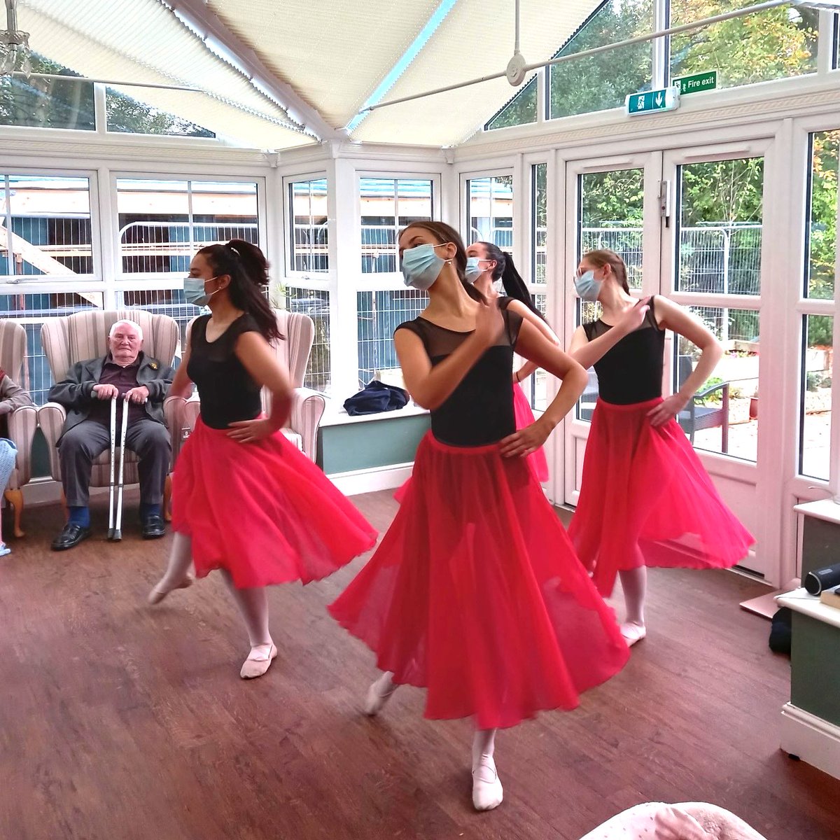 Good news Tuesday 🩰 spreading the joy of dance with UEA Ballet <a href="/ueasport/">UEA Sport</a> 

Recently, UEA Ballet visited Chiswick House Care Home <a href="/blackswancare/">Black Swan Care</a> to perform for residents. 

#ThisIsUEA