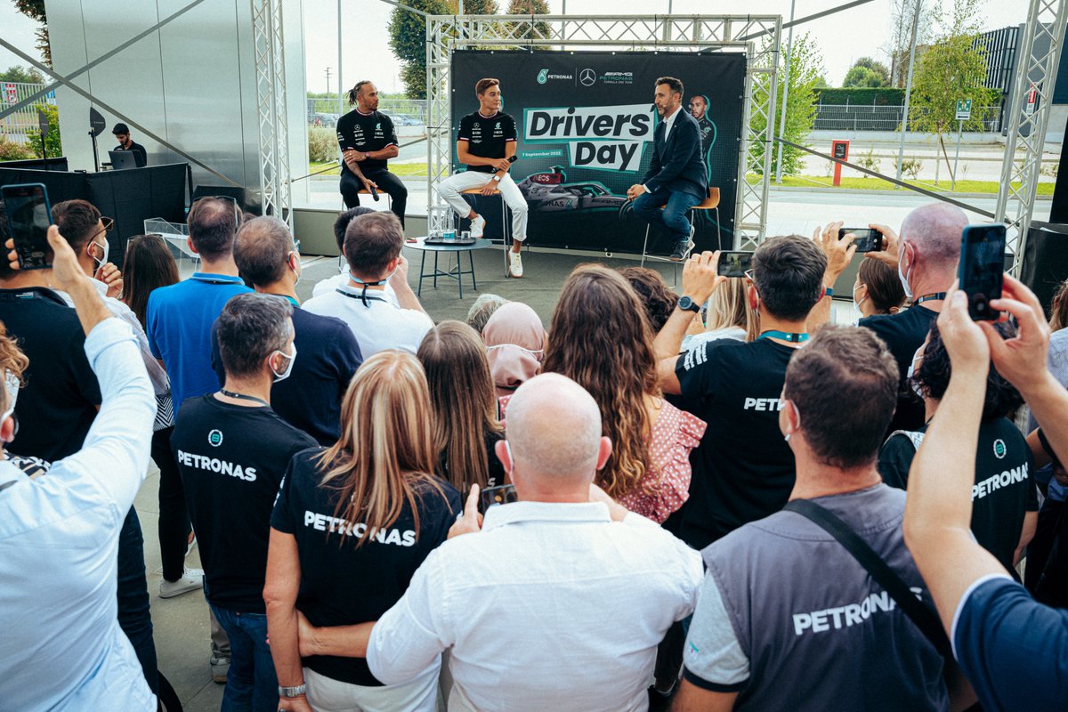 PET_Motorsports's tweet photo. Looking back to when @LewisHamilton and @GeorgeRussell63 paid a special visit to our @Petronas family at the Global Research and Technology Centre in Turin 💚

#OutRaceYourself #PETRONASMotorsports #PETRONAS #MercedesAMGF1 https://t.co/B5zMS8xITs