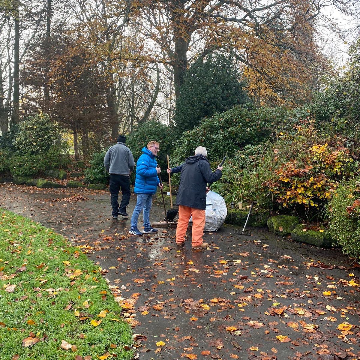 Another fantastic turn out for the <a href="/flourish_cic/">flourishandsucceed CiC</a>,  Men’s allotment project, men supporting men &amp; goes with out saying the team work was outstanding as always 💚
Well done to all the fellas who attended today. 💚❤️💙#MentalHealthAwareness