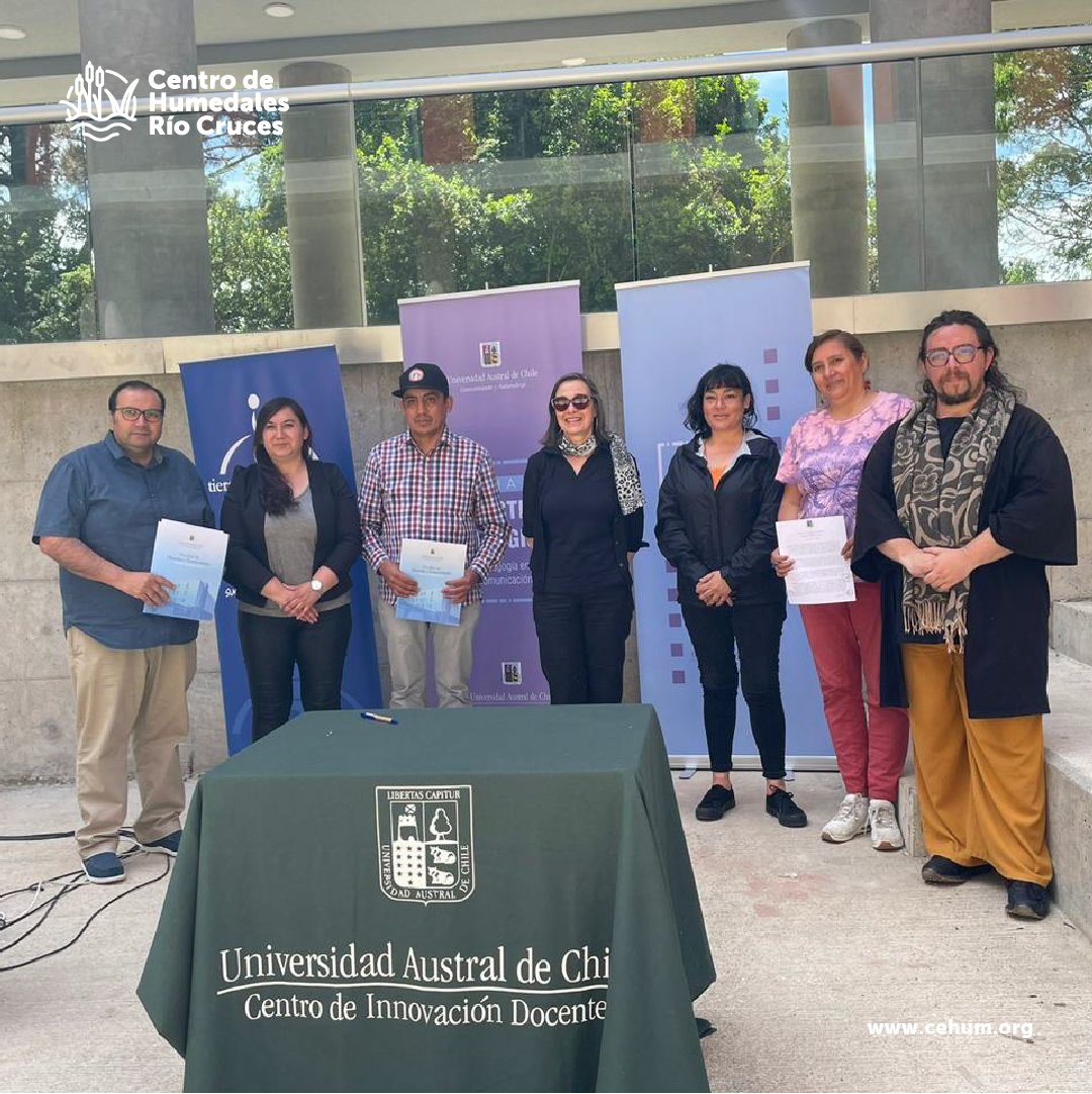 centrohumedales's tweet photo. El viernes pasado, Patricia Möller, Coordinadora de Educación Ambiental del CEHUM, estuvo participando en la Celebración de Convenios de Reciprocidad que realizó la Escuela de Pedagogía en Lenguaje y Comunicación UACh por los vínculos que ha establecido el centro y la escuela. https://t.co/D9HCaD5E8B