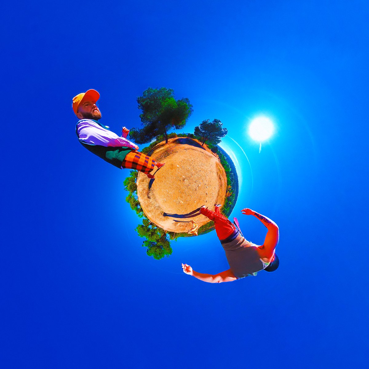 MUNDO PEQUENO
Este jueves en todas las plataformas 🧡