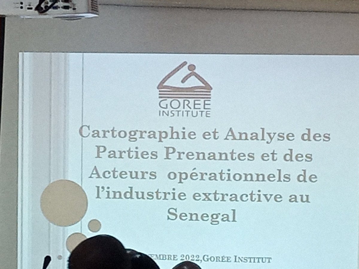 guissey's tweet photo. #Thepowerofdialogue Atelier régional sur la gouvernance des ressources naturelles. Plénière sur la cartographie et l'analyse des parties prenantes et des acteurs opérationnels de l'industrie extractive au Sénégal @GoreeInstitute présenté par Issa Thiaw #Kebetu https://t.co/hZn8CJ28bJ