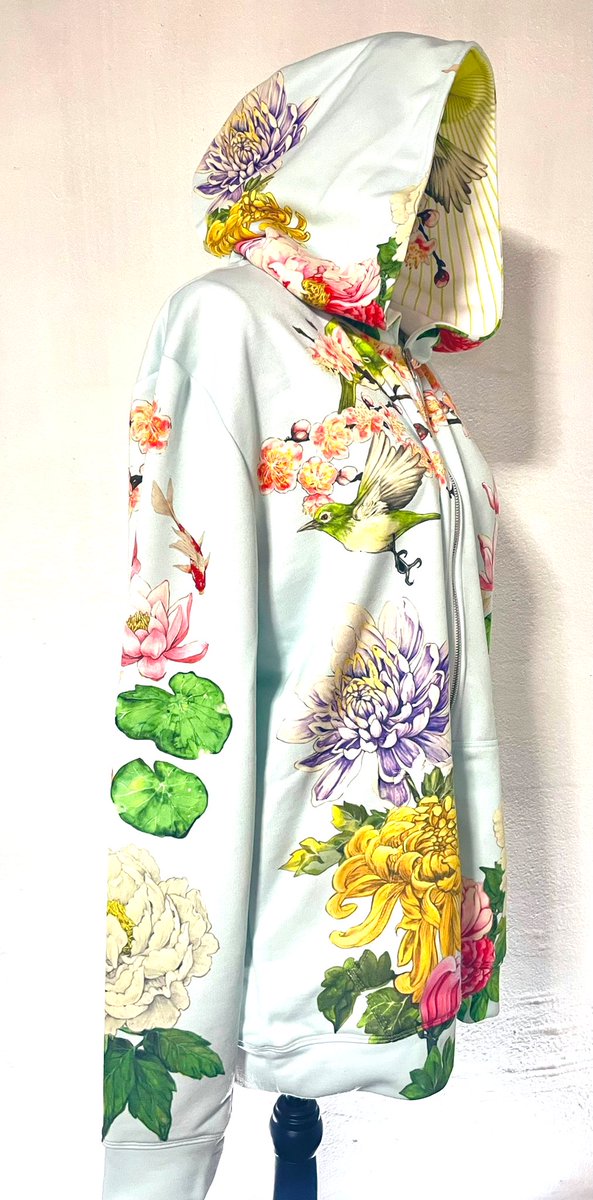 「こう見ると黒が多いけど限定色で白・水色・ピンクなどもありました。パーカー画像だけ」|武田 錦のイラスト