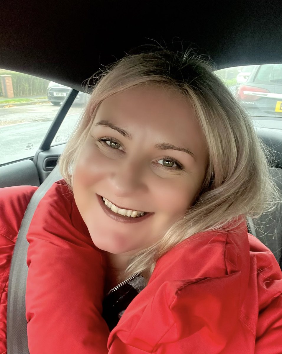 Wendywendyhouse's tweet photo. Such a cold, damp, foggy day 🌫️🥶
Luckily I have @SeaFeverBand to keep me company on my travels 🙌 #seafeverband #foldinglines #lecoup 💙@tommychap01 @PhilCmusic @iwangronow @esbarlow @bethjcassidy https://t.co/qGrxqrvhgh