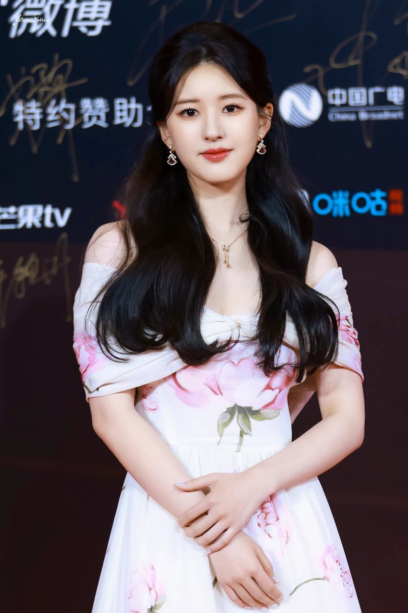 ZhaolusiTH's tweet photo. 「 WEIBO TV &amp; INTERNET VIDEO SUMMIT 2022 ✨ 」

🥳💜ขอแสดงความยินดีกับลูกสาวด้วยค่าาาาาา
ได้รับรางวัลนักแสดงยอดเยี่ยมประจำปี🏆

ⒸⓇEternalPledge1109•赵露思

#ZhaoLusixWeiboNight 
#จ้าวลู่ซือ #赵露思 #Zhaolusi https://t.co/go4eyZ2ZvV