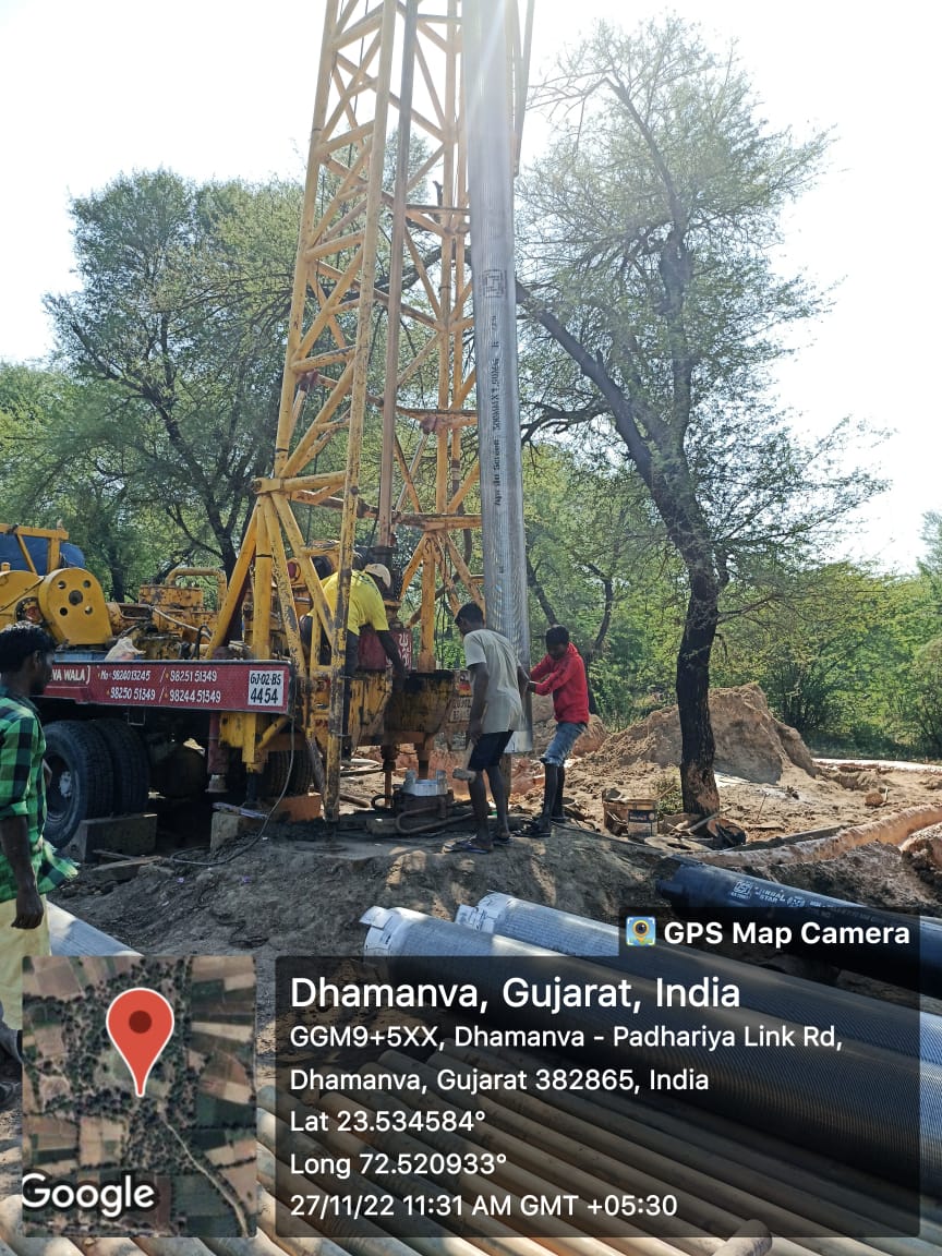 SPMUGuj's tweet photo. Pipe lowering activity of Recharge Test well under Atal Bhujal Yojna, Gujarat at Padhariya village of Mahesana Taluka, District- Mehsana.
@AtalJal https://t.co/EiBxVNsbkr