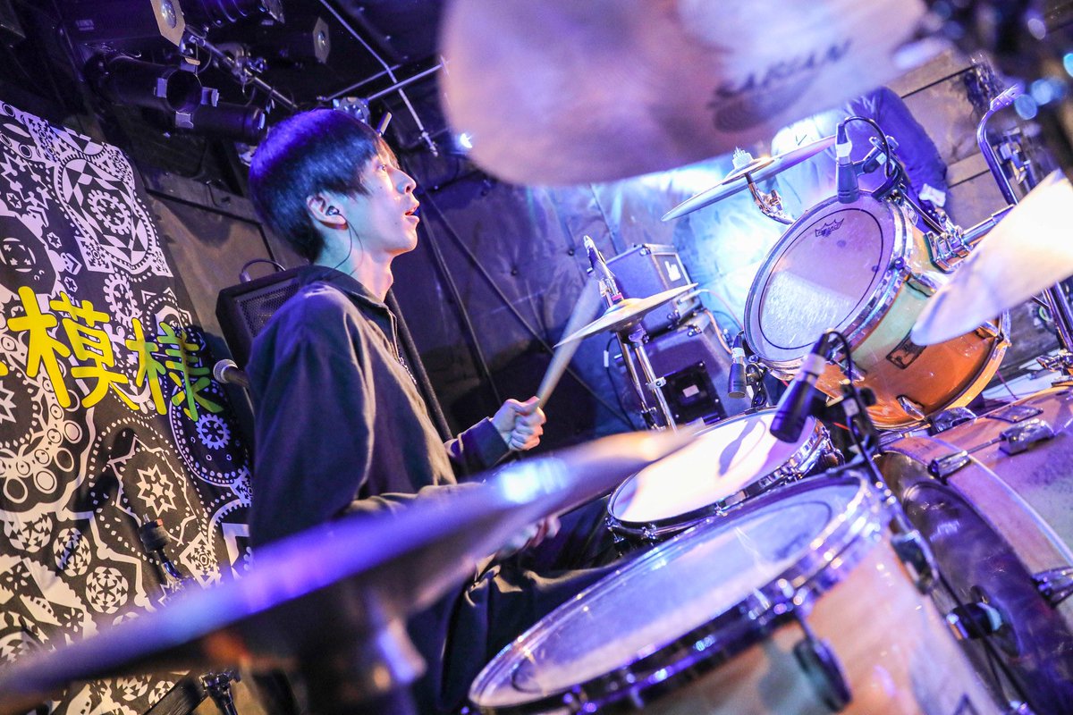kikagakumoyou_'s tweet photo. ⑩Neos Generation
2日目のトリを飾って頂きました🔥

幾何学模様には3度目程の出演で、
3年前から繋がって頂いている数少ないバンドです🎸

今回も最高に盛り上げて頂きました！
Neos Generationの圧倒的なパフォーマンスと演奏力は他を圧倒する程素晴らしく、最後までアツいイベントになりました🔥 https://t.co/ICdRIp5AQt