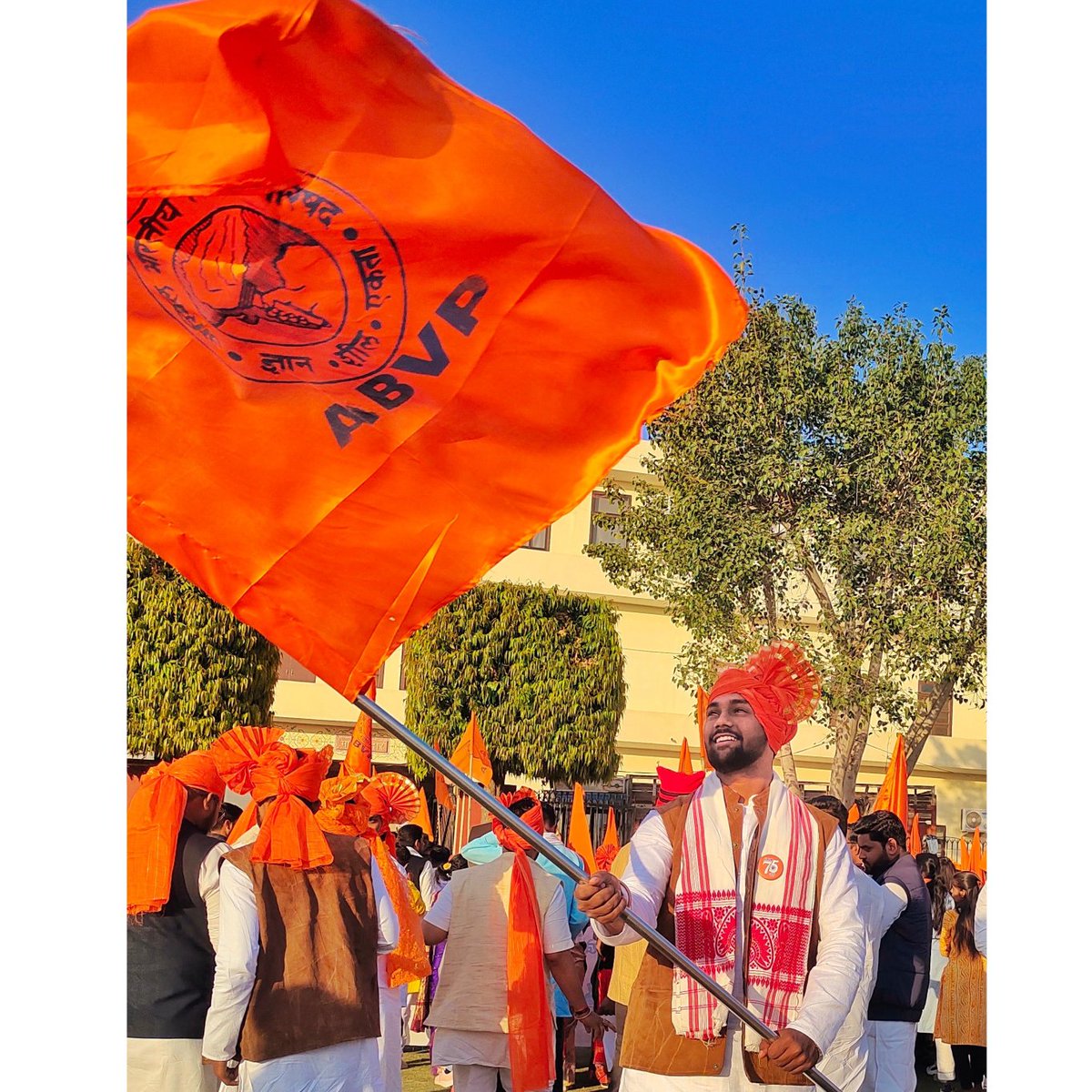 SurajSabale_'s tweet photo. पथ सदा हमने चुना वह,
विश्व का जिसमें भला हो 🚩
#NewProfilePic https://t.co/5kl0U6EstX