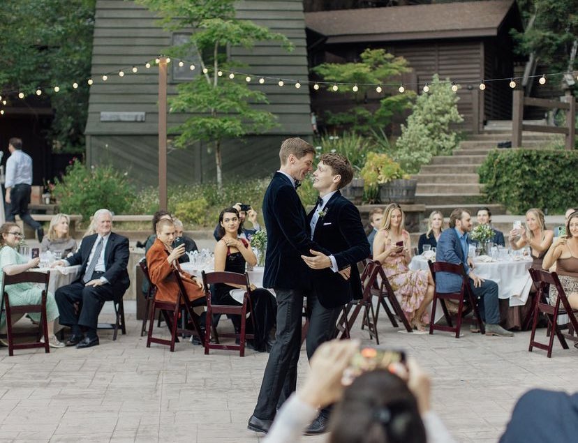 hunter doohan from wednesday is married to another man, my heart- 🥺