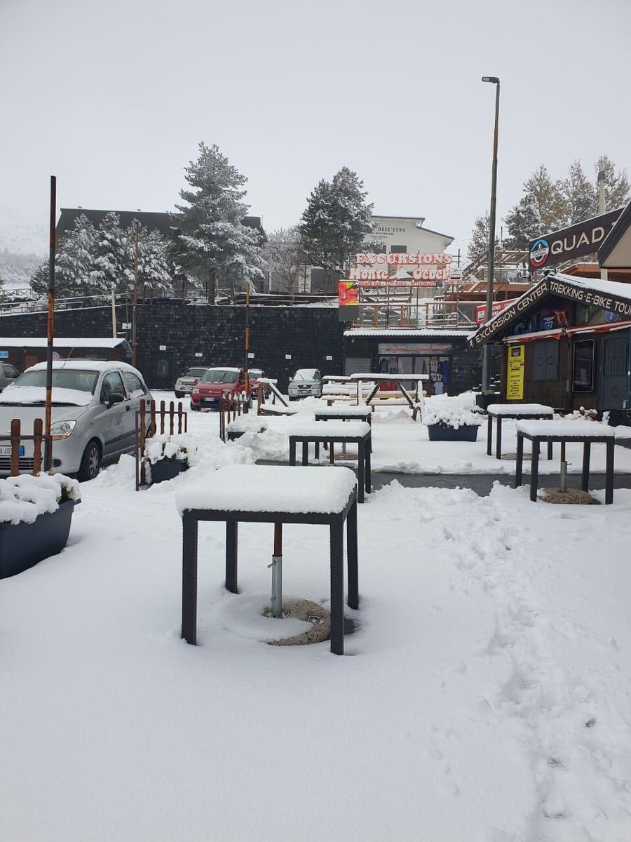 Lasiciliaweb's tweet photo. Etna: Rifugio Sapienza in questo momento (foto Alessandro Fardella) #etna #sicilia #sicily #italia #italy https://t.co/rbbaJtXJjw